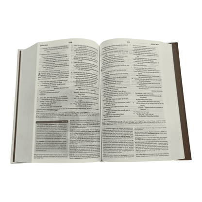 ESV Global Study Bible, Hardcover Edition - Comprehensive English Standard Version with Worldwide Insights, Notes, and Maps for Global Christian Living (ISBN: 9781433550690)