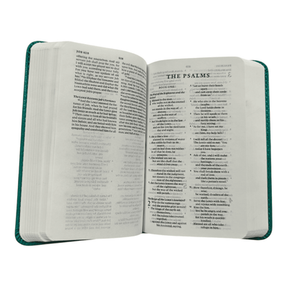 ESV Pocket Bible, TruTone Turquoise with Emblem Design - Smallest Complete English Standard Version Holy Bible for On-the-Go Reading and Memorization (ISBN: 9781433581687)