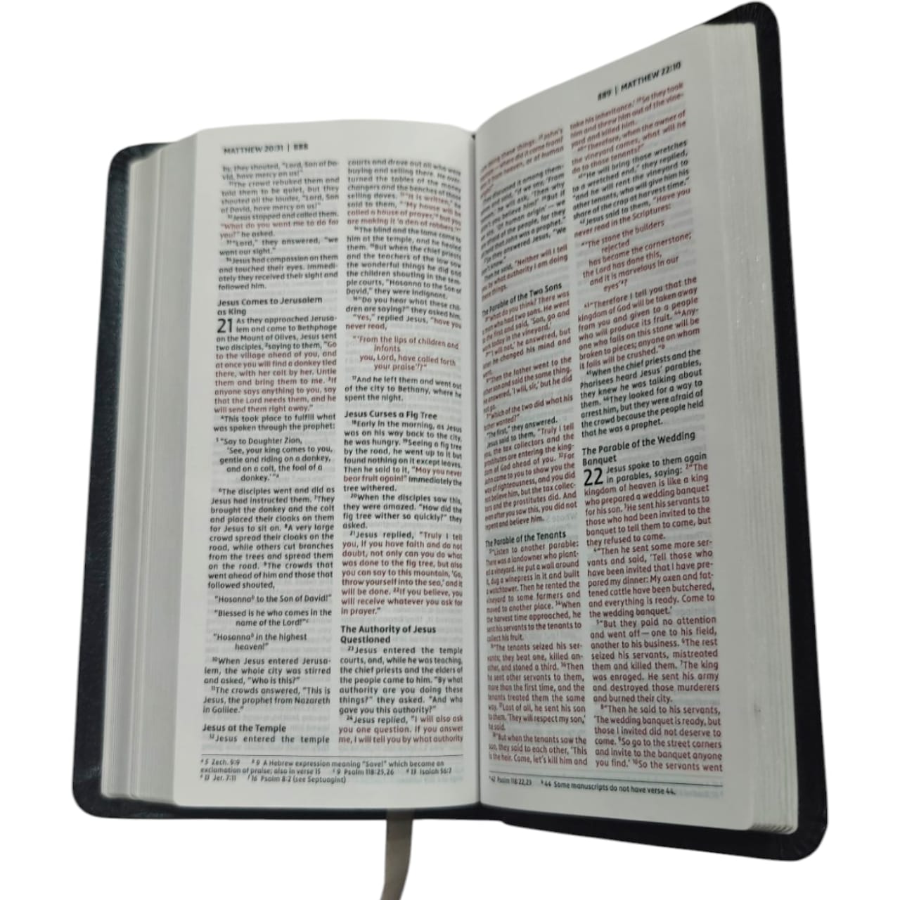 NIV Pocket Thinline Bible, Compact, Flexible Cover, Zipper Closure, Black, Red Letter Edition